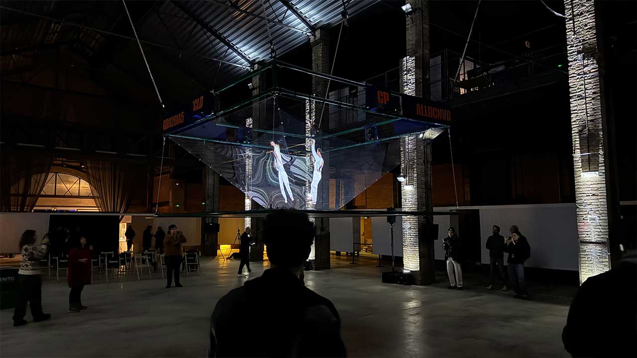 Performance lumínica AÜC en Llum BCN 2026, con Laia Estruch